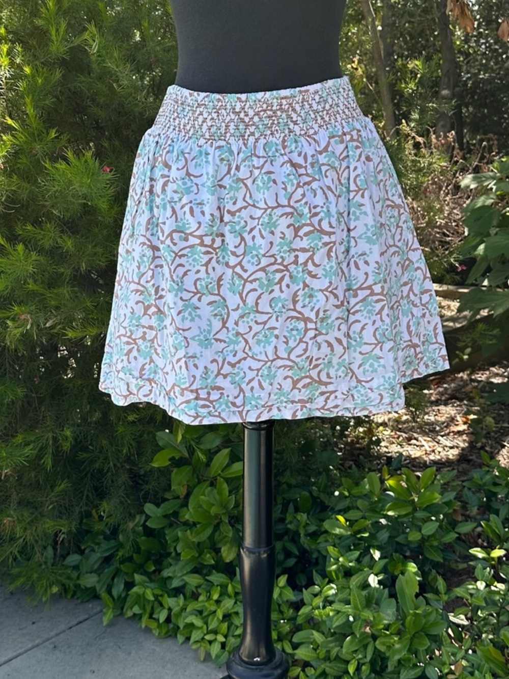 Lilla|P smocked floral mini skirt with metallic accents - size L